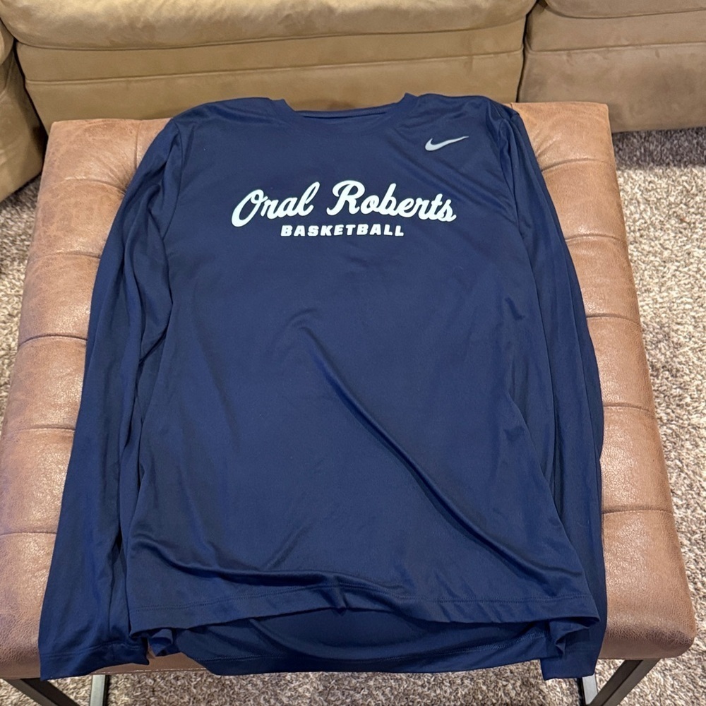 Oral Roberts long sleeve dry fit shirt size large (45)
